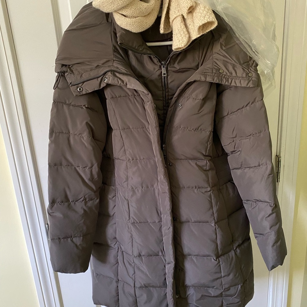 Cole Haan zip-front puffer hooded coat. - Picture 3 of 4
